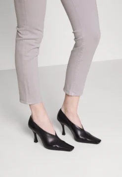 7 For All Mankind Roxanne Ankle Colored Stretch - Pantalon Classique - Pink 12 7 For All Mankind Roxanne Ankle Colored Stretch - Pantalon Classique - Pink -7 For All Mankind 0734977715654c46af4f342fb70517b9 scaled