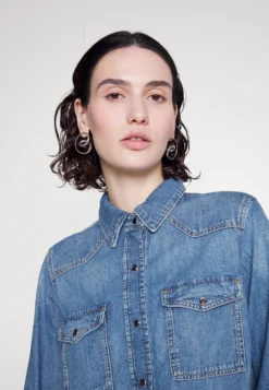 7 For All Mankind Emilia Clear Day - Chemisier - Mid Blue 13 7 For All Mankind Emilia Clear Day - Chemisier - Mid Blue -7 For All Mankind 1478dde08d5041468459687453dff228 scaled