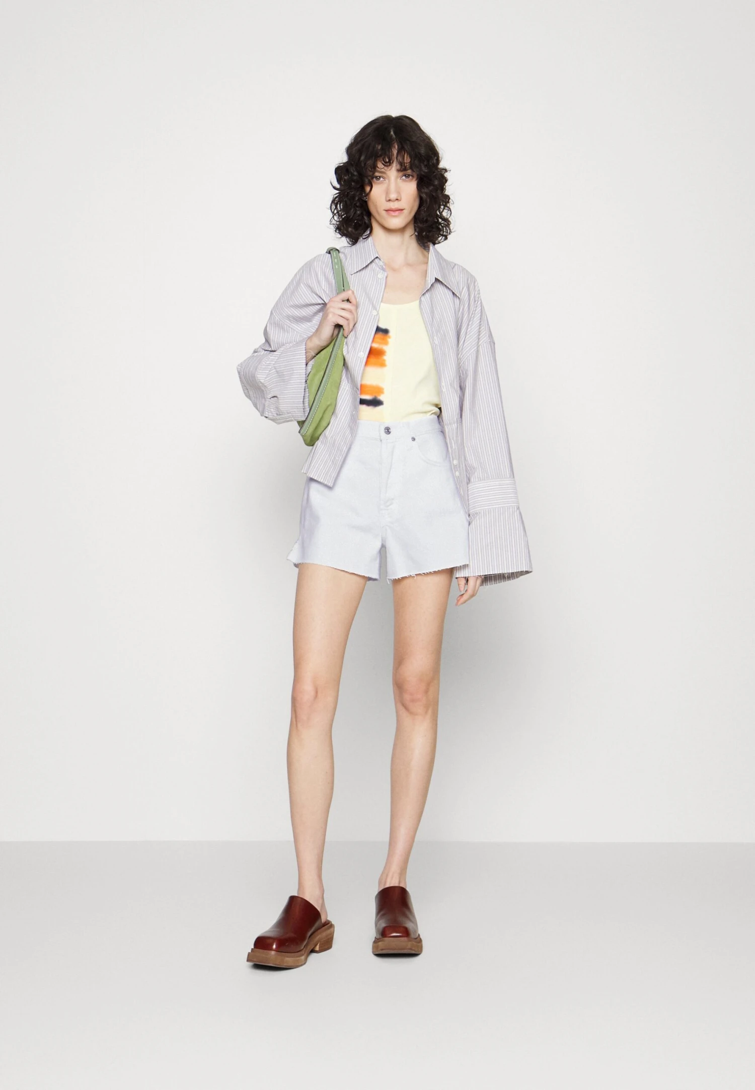 7 For All Mankind Easy Ruby Yacht - Short En Jean - White 2 7 For All Mankind Easy Ruby Yacht - Short En Jean - White – Image 2