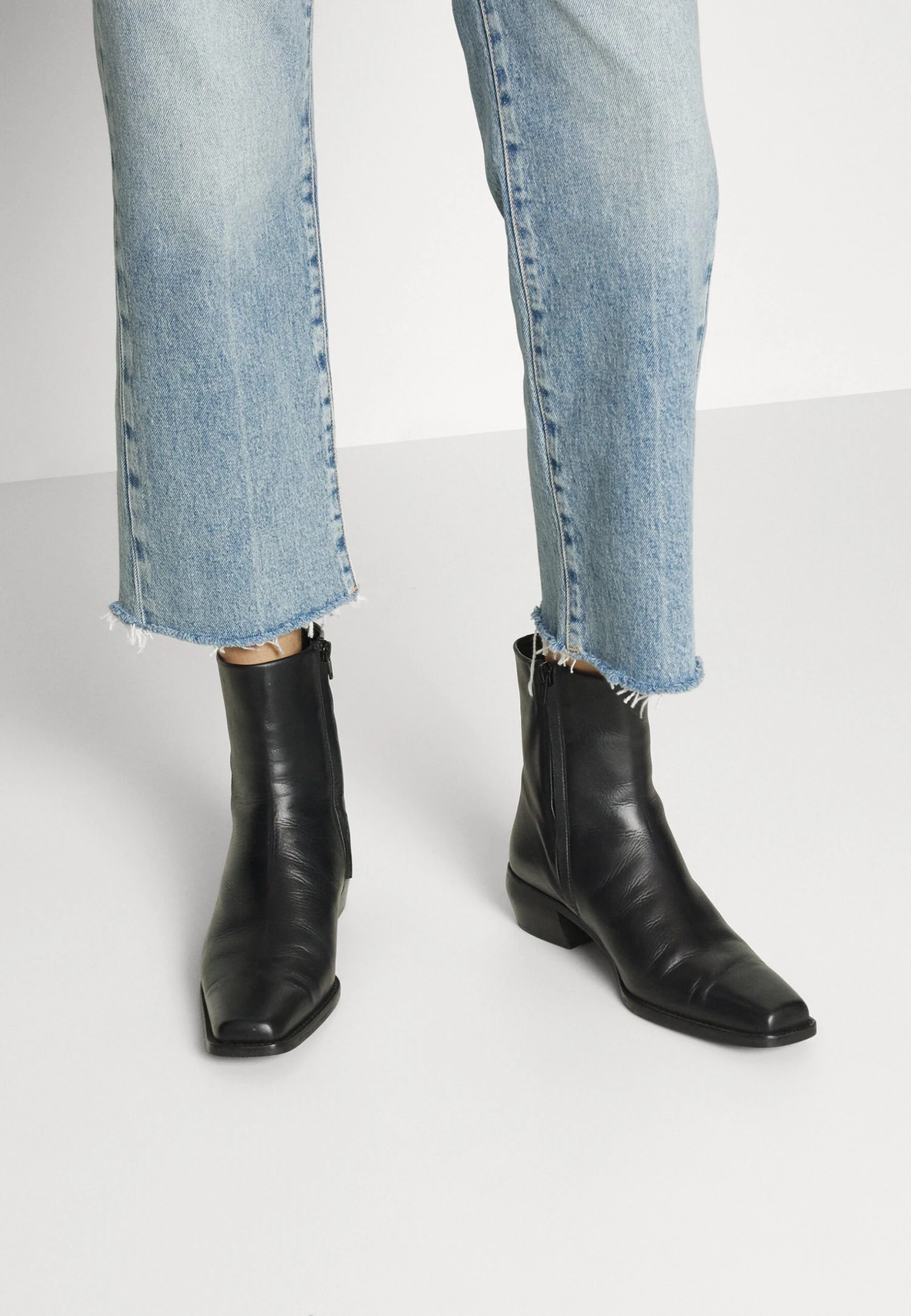 7 For All Mankind Logan Stovepipe Ode To - Jean Droit - Light Blue 6 7 For All Mankind Logan Stovepipe Ode To - Jean Droit - Light Blue – Image 6