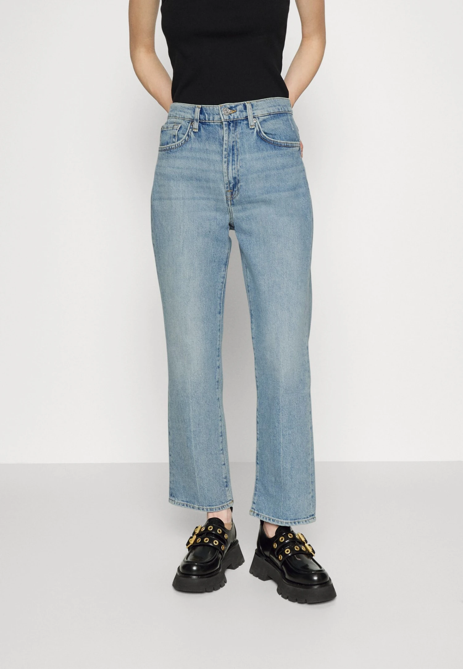 7 For All Mankind Logan Stovepipe Air Wash - Jean Droit - Light Blue 1 7 For All Mankind Logan Stovepipe Air Wash - Jean Droit - Light Blue