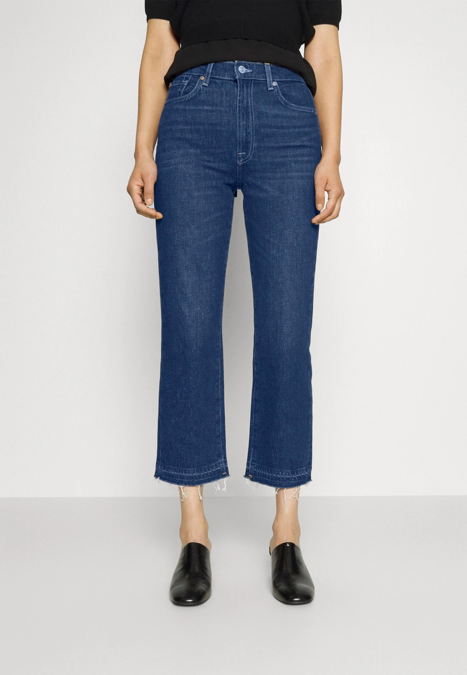 7 For All Mankind Logan Stovepipe Backstreet - Jean Droit - Mid Blue 1 7 For All Mankind Logan Stovepipe Backstreet - Jean Droit - Mid Blue