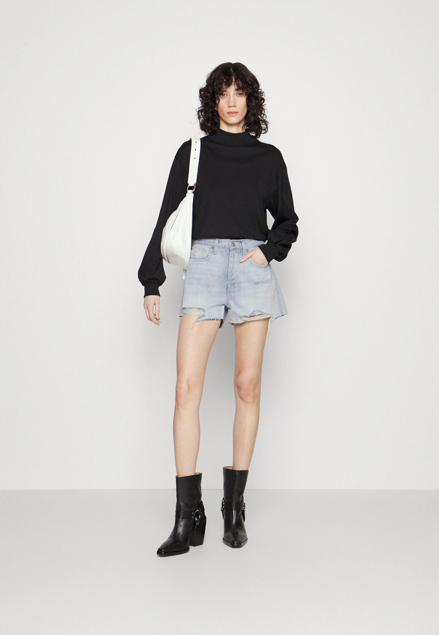 7 For All Mankind Monroe Poolside - Short En Jean - Light Blue 2 7 For All Mankind Monroe Poolside - Short En Jean - Light Blue – Image 2