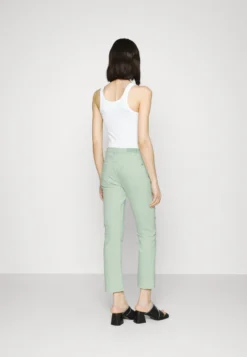 7 For All Mankind Easy Slim Ankle - Jean Slim - Green 7 7 For All Mankind Easy Slim Ankle - Jean Slim - Green -7 For All Mankind 2d2361ff01ed4206b4be3e7997ef9921 scaled