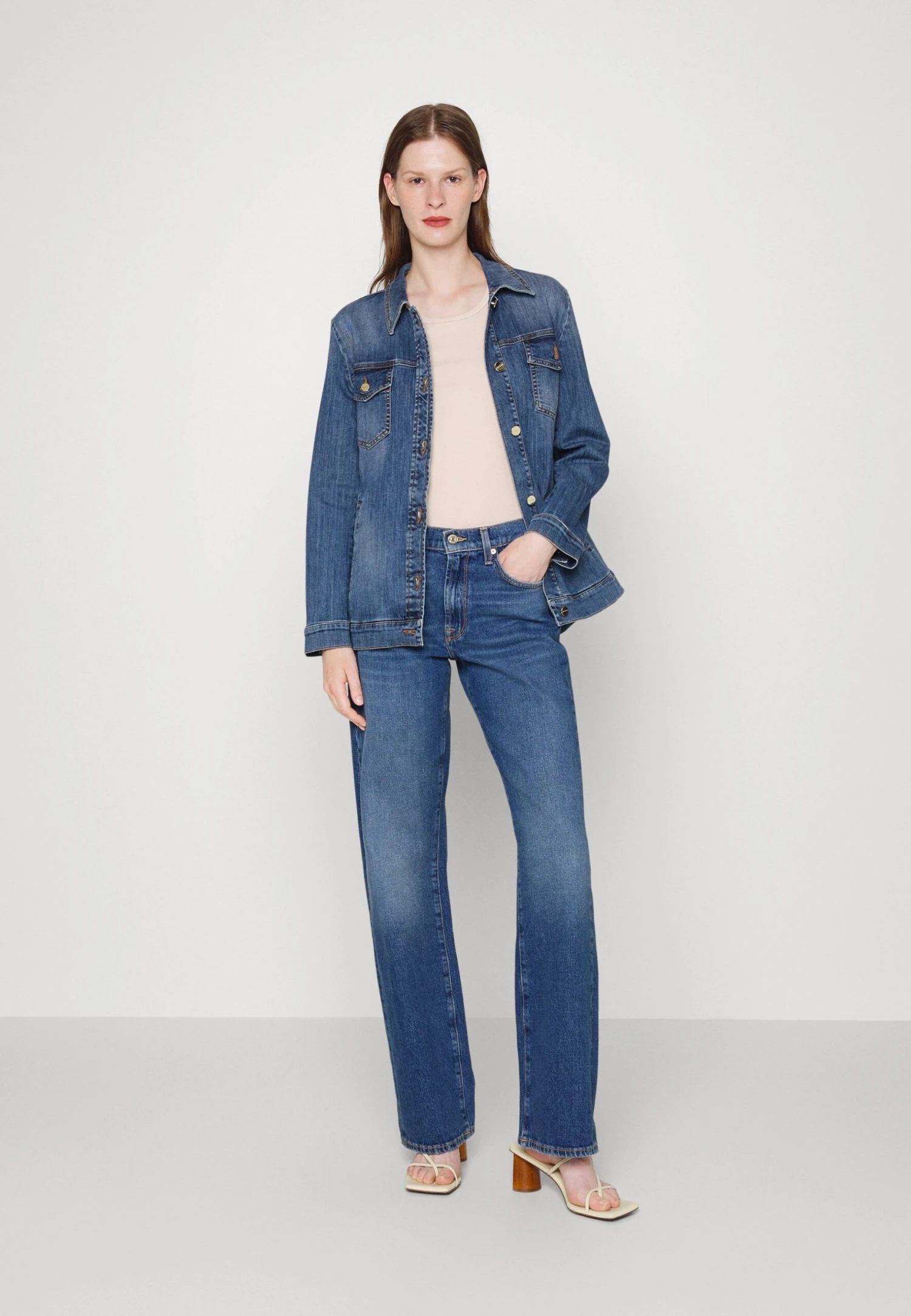 7 For All Mankind Tess Trouser Explorer - Jean Boyfriend - Mid Blue 2 7 For All Mankind Tess Trouser Explorer - Jean Boyfriend - Mid Blue – Image 2
