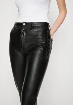 7 For All Mankind Easy Slim - Pantalon Classique - Black -7 For All Mankind 409d05b34ea948e5bf6876982f96765a scaled