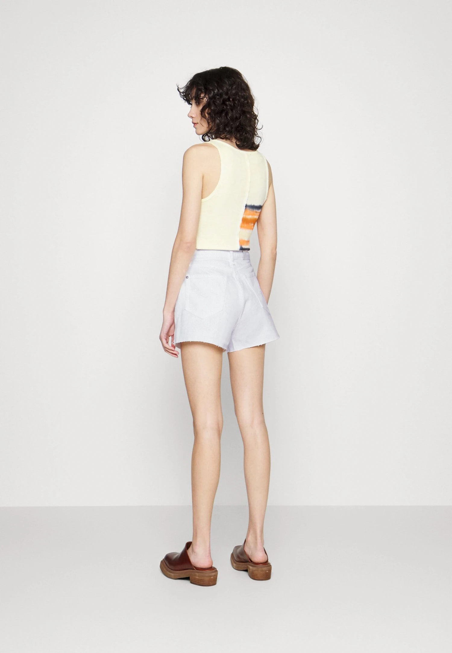 7 For All Mankind Easy Ruby Yacht - Short En Jean - White 3 7 For All Mankind Easy Ruby Yacht - Short En Jean - White – Image 3