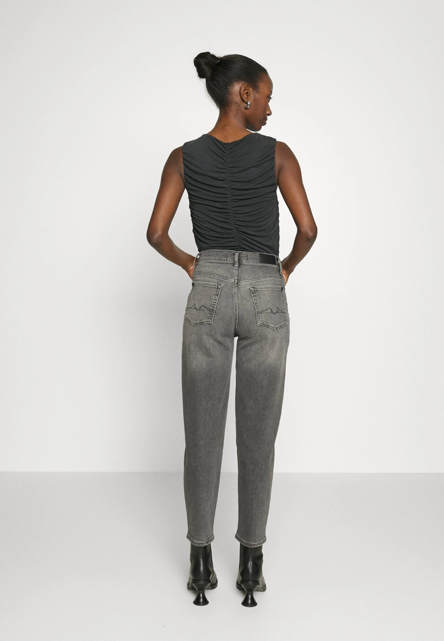 7 For All Mankind Malia Luxe Vintage Courage - Jean Boyfriend - Black 3 7 For All Mankind Malia Luxe Vintage Courage - Jean Boyfriend - Black – Image 3