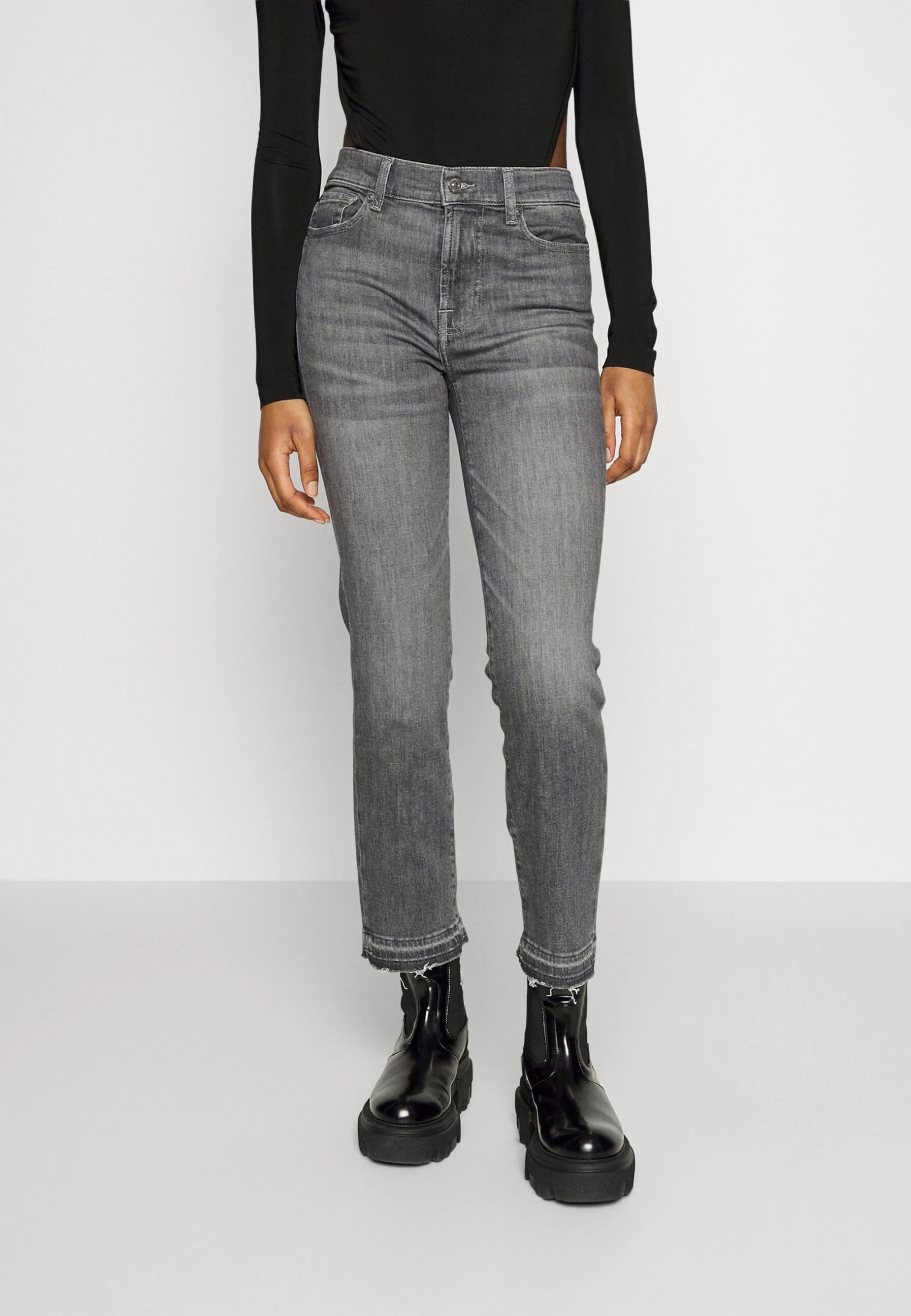 7 For All Mankind The Crop Soho - Jean Droit - Grey 1 7 For All Mankind The Crop Soho - Jean Droit - Grey