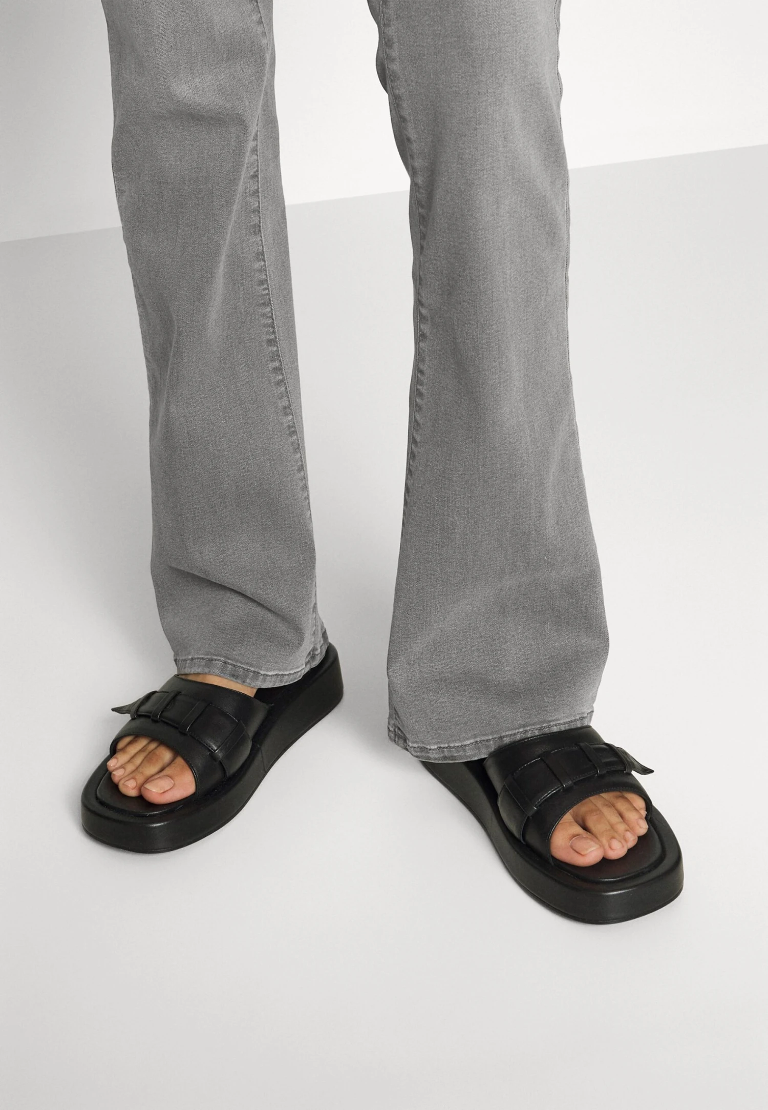 7 For All Mankind Bootcut Bair Silverlining - Jean Bootcut - Grey 5 7 For All Mankind Bootcut Bair Silverlining - Jean Bootcut - Grey – Image 5