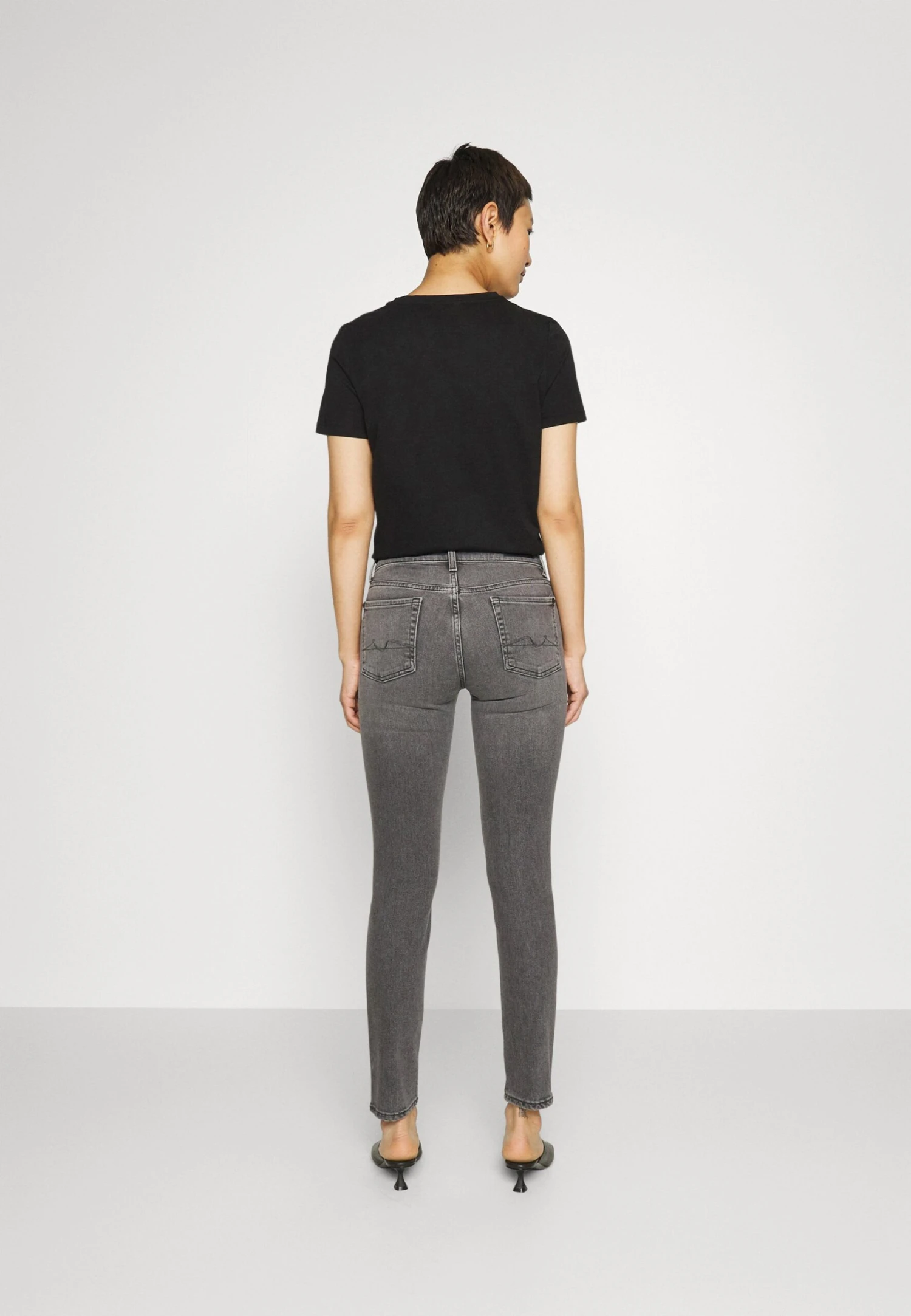 7 For All Mankind Roxanne Luxe Vintage Courage - Jean Slim - Black 3 7 For All Mankind Roxanne Luxe Vintage Courage - Jean Slim - Black – Image 3