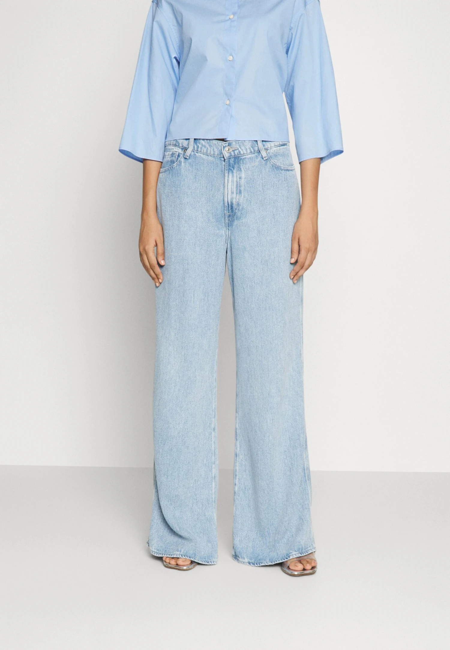 7 For All Mankind Lotta Laguna - Jean Bootcut - Light Blue 1 7 For All Mankind Lotta Laguna - Jean Bootcut - Light Blue