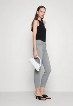 7 For All Mankind Roxanne Ankle Anchor - Jeans Skinny - Grey 9 7 For All Mankind Roxanne Ankle Anchor - Jeans Skinny - Grey -7 For All Mankind 717f2be4f4ae4621b4739e32f619874d scaled