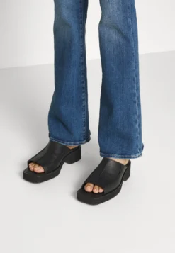 7 For All Mankind Illusion Outer - Jean Bootcut - Mid Blue 10 7 For All Mankind Illusion Outer - Jean Bootcut - Mid Blue -7 For All Mankind 7fea1b84df114da78c945f9e4a5868d8 scaled