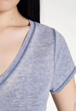 7 For All Mankind Andy Vneck Cotpol - T-Shirt Basique - Blue 9 7 For All Mankind Andy Vneck Cotpol - T-Shirt Basique - Blue -7 For All Mankind 84147917c4be435cbc2ca02c9630723b scaled