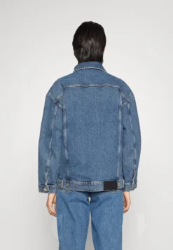 7 For All Mankind Easy Trucker Blaze - Veste En Jean - Mid Blue -7 For All Mankind 86cd2697bf164bb09765140806ff259d scaled