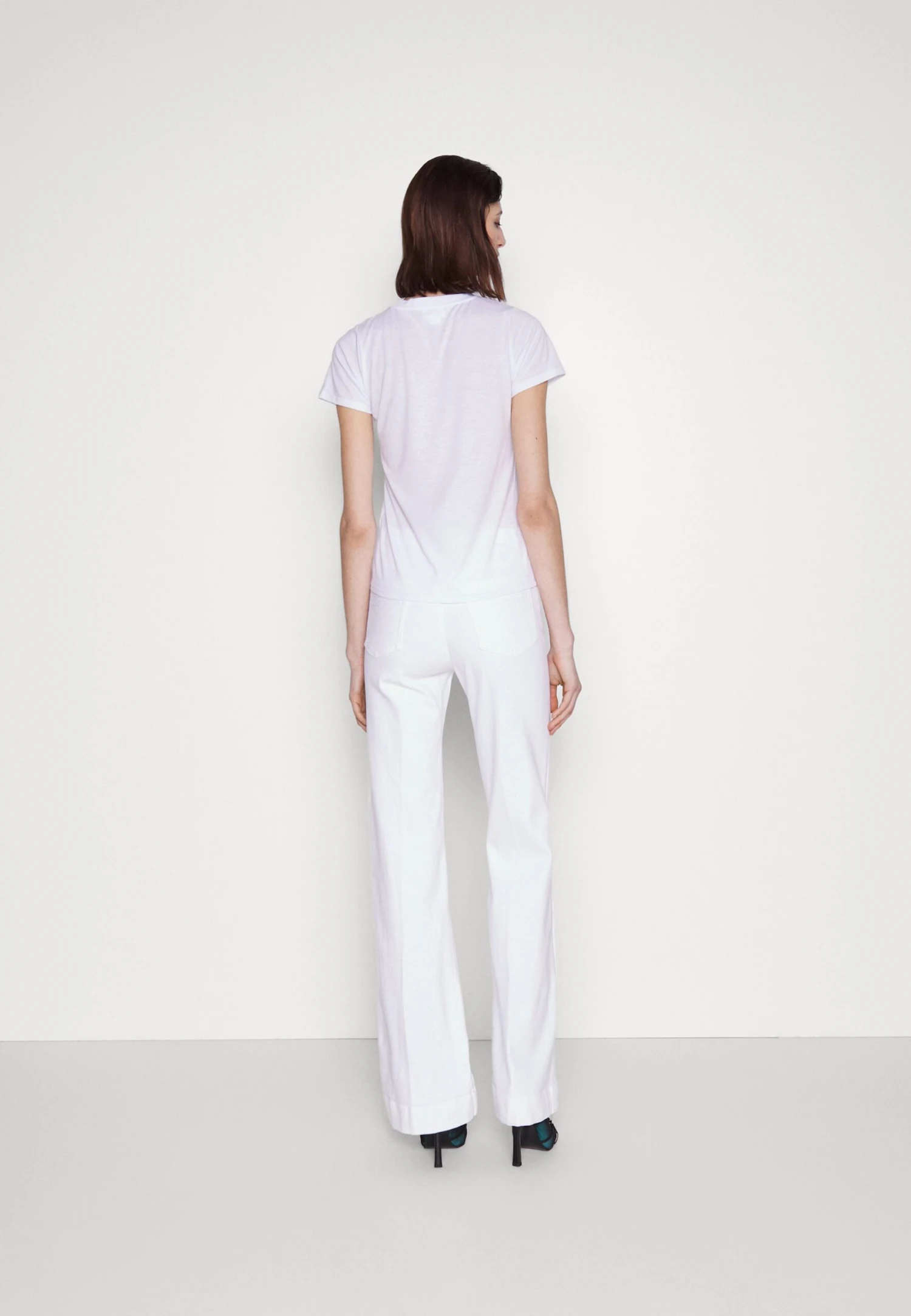 7 For All Mankind Modern Luxe Vintage - Jean Bootcut - White 3 7 For All Mankind Modern Luxe Vintage - Jean Bootcut - White – Image 3