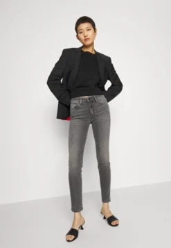 7 For All Mankind Roxanne Luxe Vintage Courage - Jean Slim - Black 9 7 For All Mankind Roxanne Luxe Vintage Courage - Jean Slim - Black -7 For All Mankind 8daa534d911143bfb172207352433923 scaled