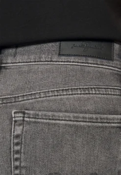 7 For All Mankind Roxanne Luxe Vintage Courage - Jean Slim - Black 11 7 For All Mankind Roxanne Luxe Vintage Courage - Jean Slim - Black -7 For All Mankind 9104cd7e26094e1bb2285e884a261e00 scaled