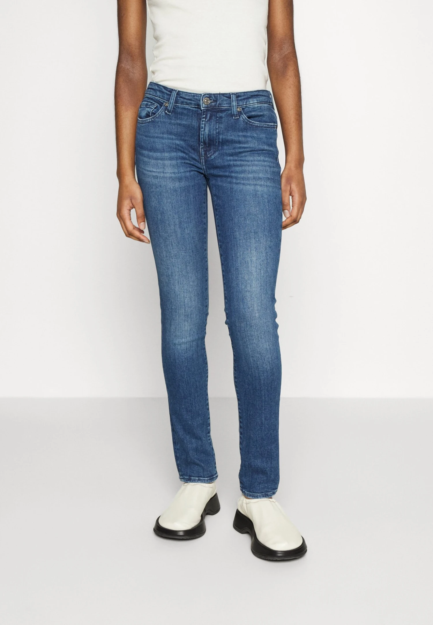 7 For All Mankind Pyper Slim Illusion Adventure - Jean Slim - Mid Blue 1 7 For All Mankind Pyper Slim Illusion Adventure - Jean Slim - Mid Blue