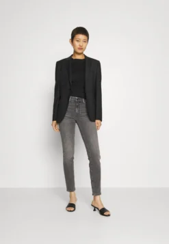 7 For All Mankind Roxanne Luxe Vintage Courage - Jean Slim - Black 7 7 For All Mankind Roxanne Luxe Vintage Courage - Jean Slim - Black -7 For All Mankind ab00a36c87214a699778f331b040a5ba scaled