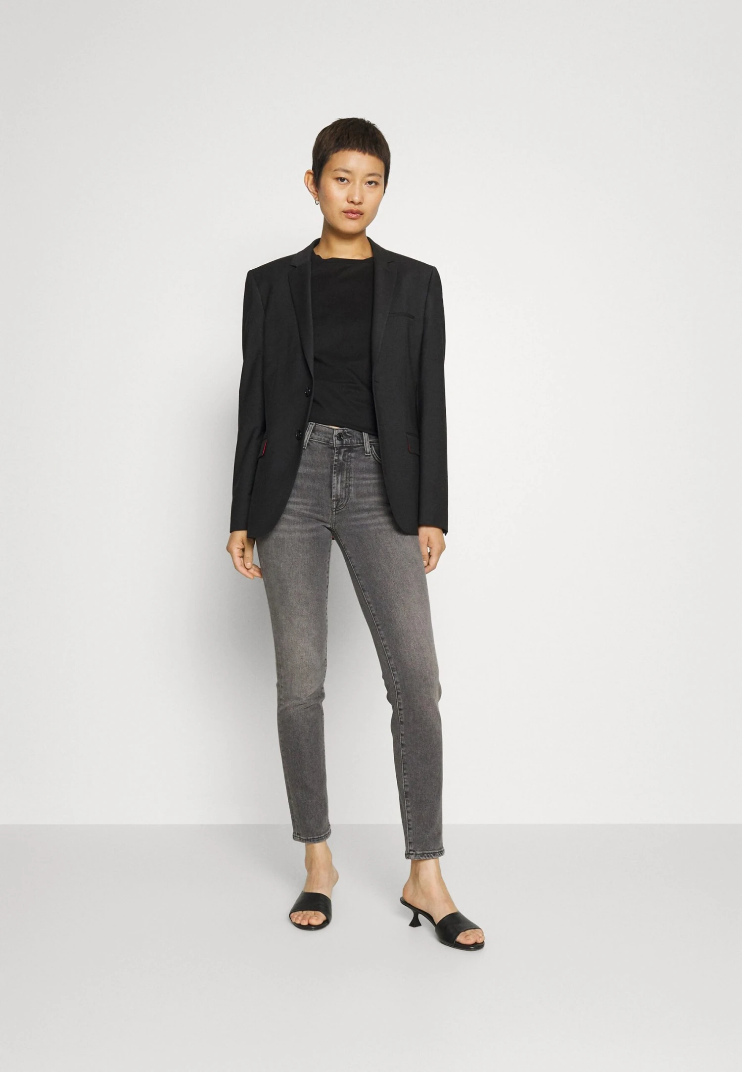 7 For All Mankind Roxanne Luxe Vintage Courage - Jean Slim - Black 2 7 For All Mankind Roxanne Luxe Vintage Courage - Jean Slim - Black – Image 2