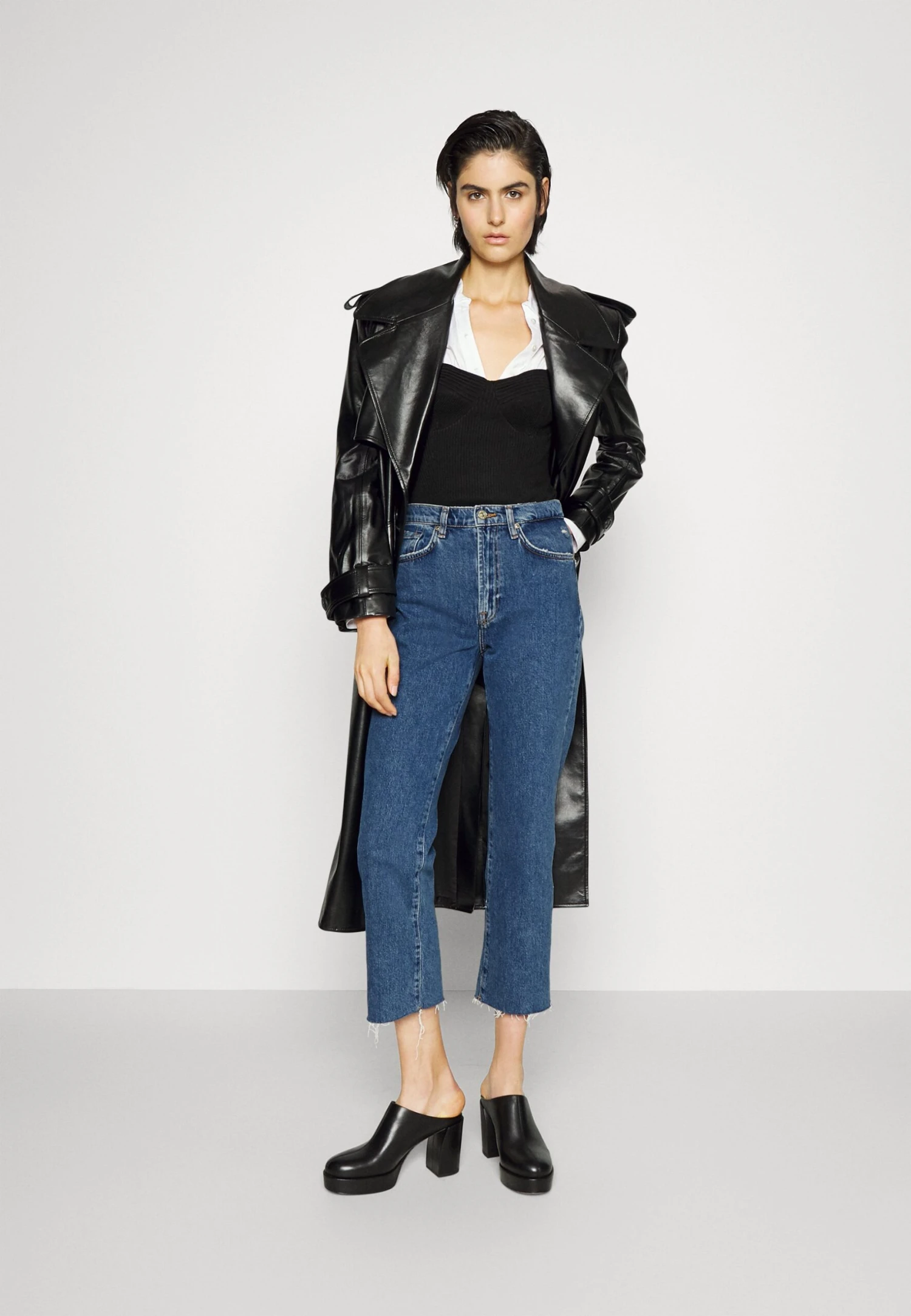 7 For All Mankind Logan Stovepipe Blaze - Jean Droit - Mid Blue 2 7 For All Mankind Logan Stovepipe Blaze - Jean Droit - Mid Blue – Image 2