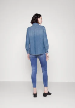 7 For All Mankind Emilia Clear Day - Chemisier - Mid Blue 11 7 For All Mankind Emilia Clear Day - Chemisier - Mid Blue -7 For All Mankind b62726029655439481175e30a0179717 scaled