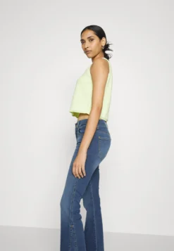 7 For All Mankind Tailorless Baiduc - Jean Bootcut - Mid Blue 11 7 For All Mankind Tailorless Baiduc - Jean Bootcut - Mid Blue -7 For All Mankind bb546f7e6d964fbbacb363e0470d65e3 scaled