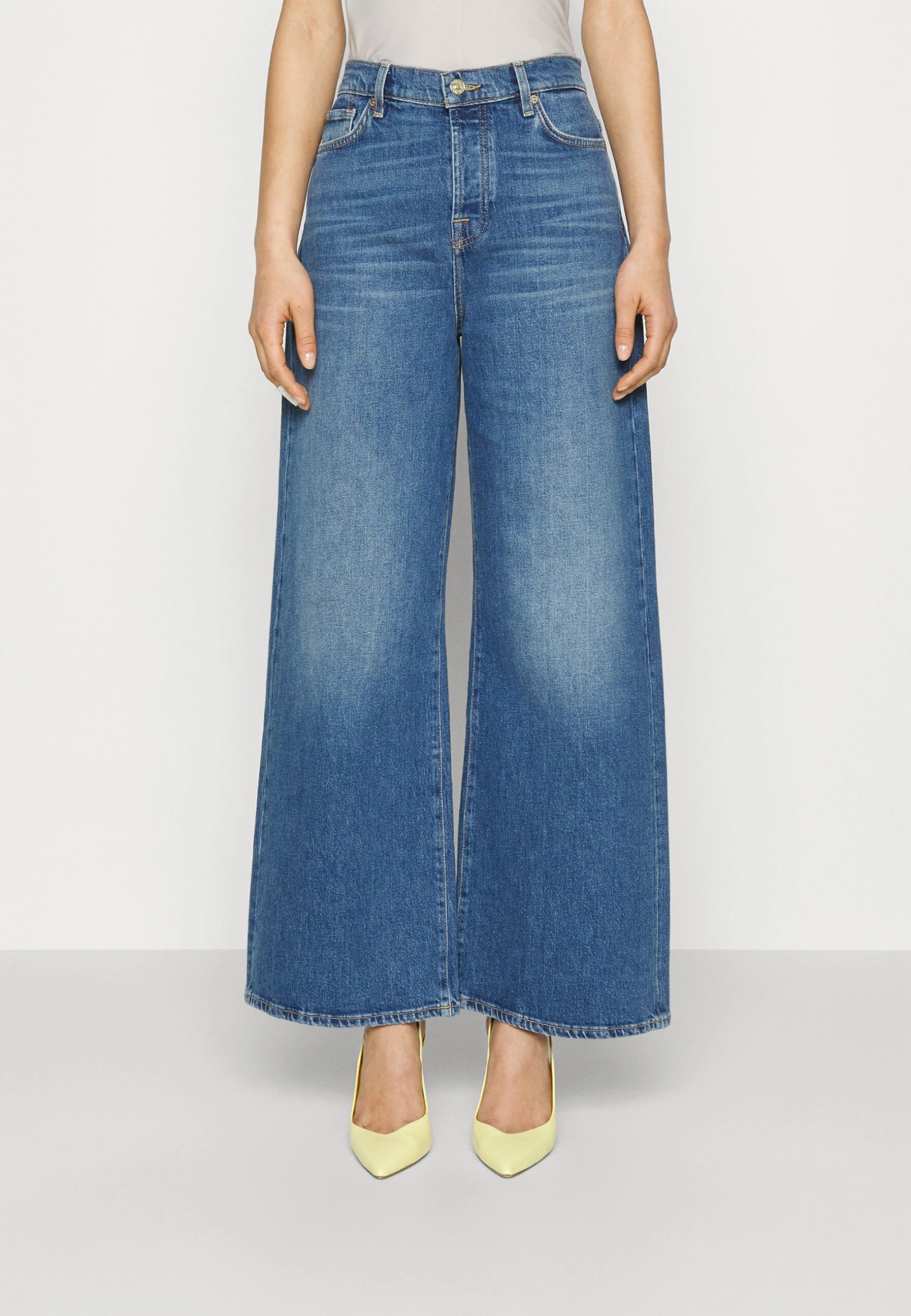 7 For All Mankind Zoey Explorer - Jean Boyfriend - Blue Denim 1 7 For All Mankind Zoey Explorer - Jean Boyfriend - Blue Denim