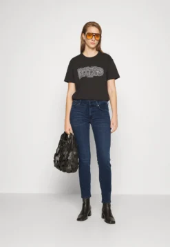 7 For All Mankind Roxanne Bair Park Avenue - Jean Slim - Dark Blue 6 7 For All Mankind Roxanne Bair Park Avenue - Jean Slim - Dark Blue -7 For All Mankind c9ecd02c4c814b76bac463884b1cd4b0 scaled
