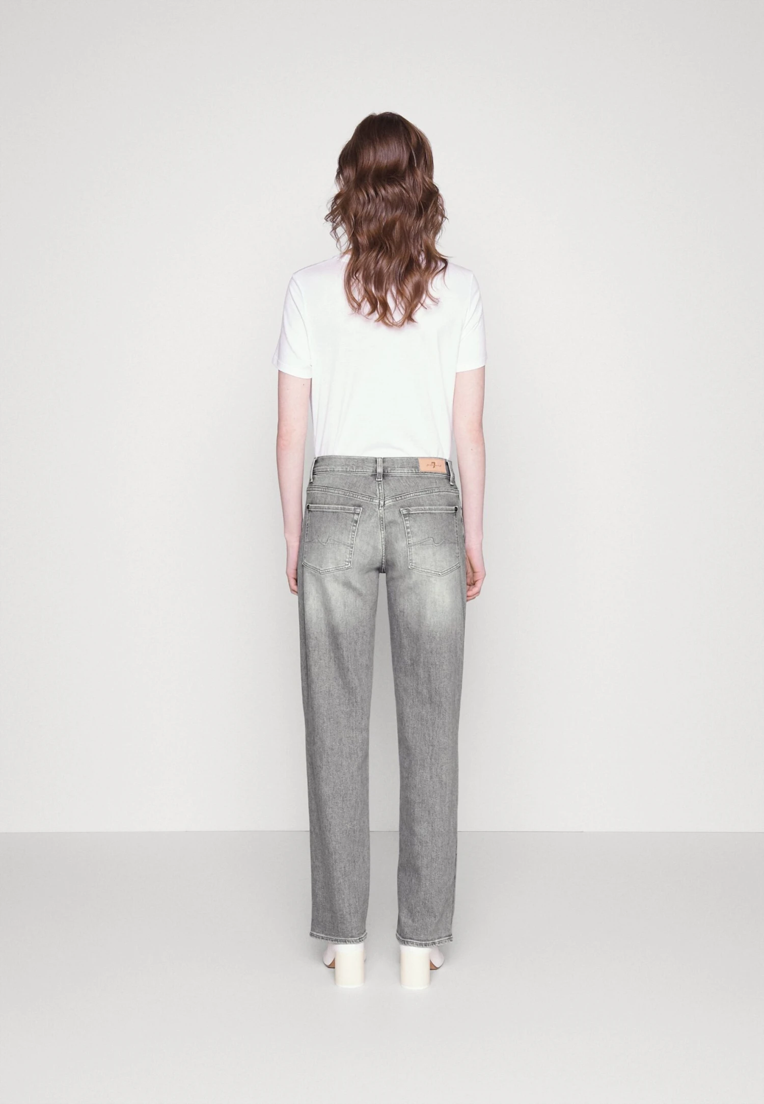 7 For All Mankind Ellie Luxvinmoo - Jean Droit - Grey 3 7 For All Mankind Ellie Luxvinmoo - Jean Droit - Grey – Image 3
