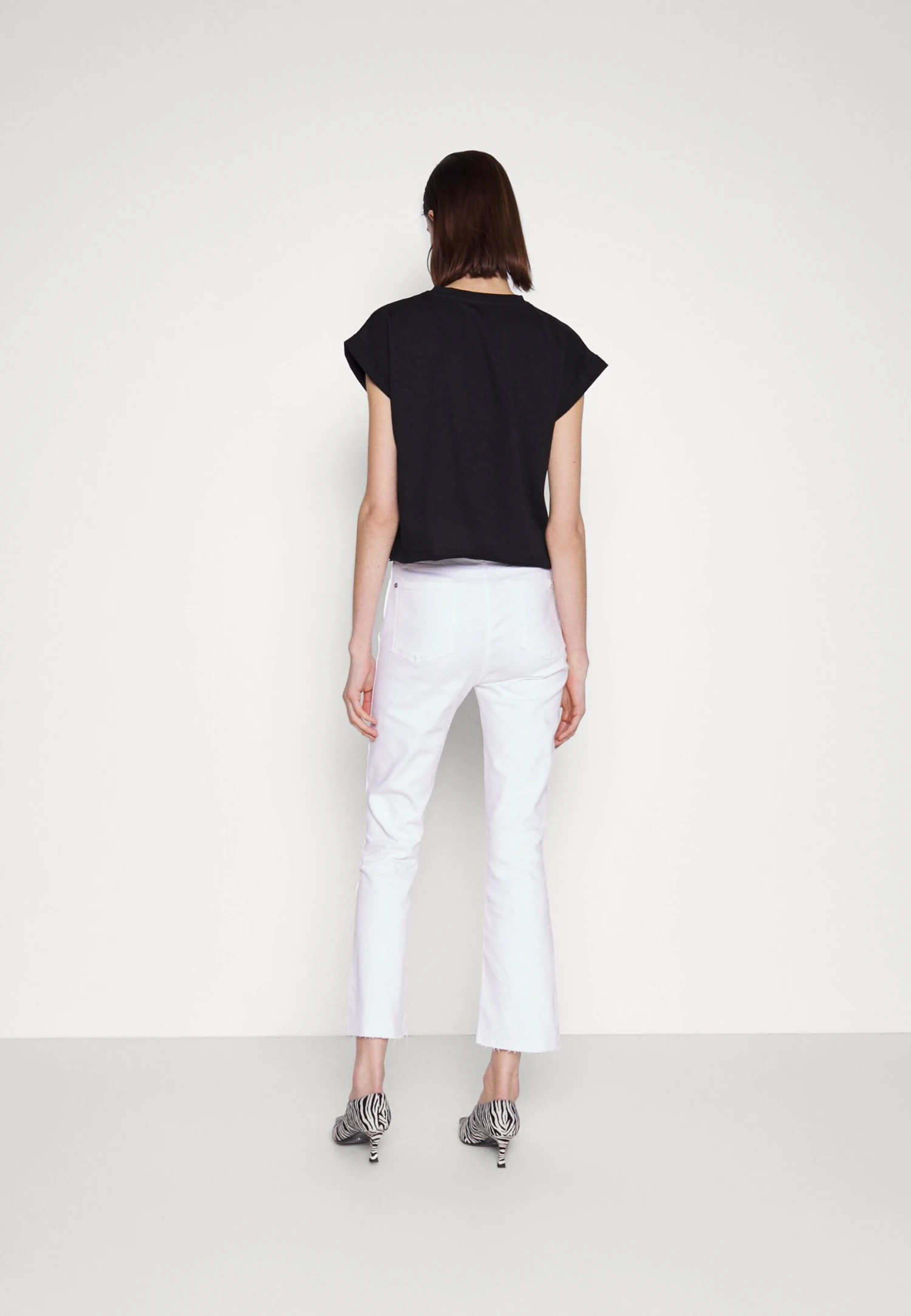 7 For All Mankind Slim Kick Optic - Jean Boyfriend - White 3 7 For All Mankind Slim Kick Optic - Jean Boyfriend - White – Image 3