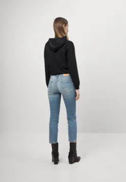 7 For All Mankind Roxanne Ankle - Jean Slim - Light Blue 8 7 For All Mankind Roxanne Ankle - Jean Slim - Light Blue -7 For All Mankind f1bf55f886d2496babb6b301152309e9 scaled