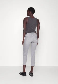 7 For All Mankind Roxanne Ankle - Jeans Skinny - Grey 8 7 For All Mankind Roxanne Ankle - Jeans Skinny - Grey -7 For All Mankind f5acc5f9945947f09b209cb849a2622c scaled