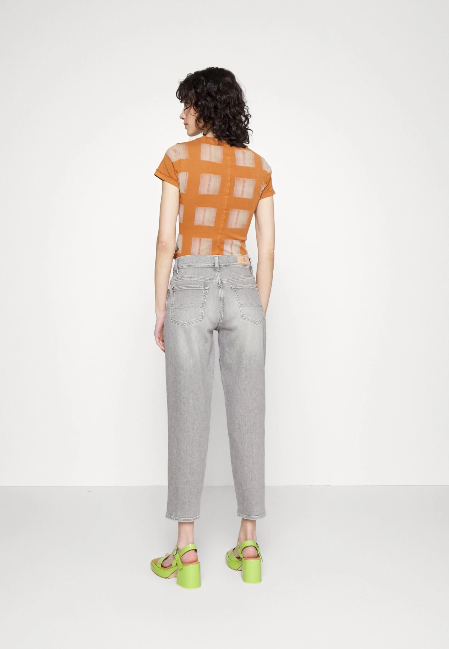 7 For All Mankind Malia Luxe Vintage Moonlit - Jean Droit - Grey 3 7 For All Mankind Malia Luxe Vintage Moonlit - Jean Droit - Grey – Image 3