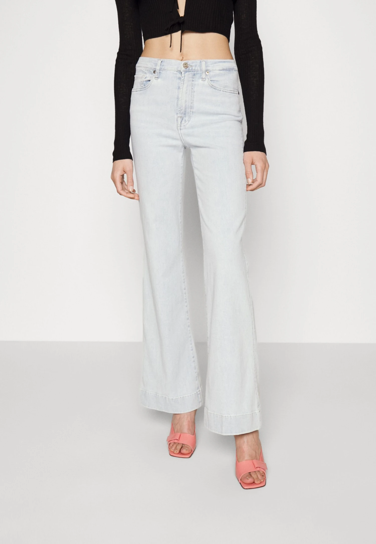 7 For All Mankind Modern Dojo Summertime - Jean Bootcut - Light Blue 1 7 For All Mankind Modern Dojo Summertime - Jean Bootcut - Light Blue