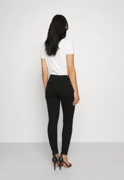 7 For All Mankind Rinsed - Jeans Skinny - Black 9 7 For All Mankind Rinsed - Jeans Skinny - Black -7 For All Mankind fd0dbf5e98584f78af855680e113b4dd scaled